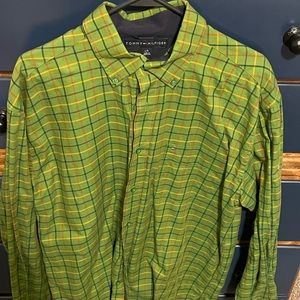 2 Mens long sleeve button up Tommy Hilfiger, Size L